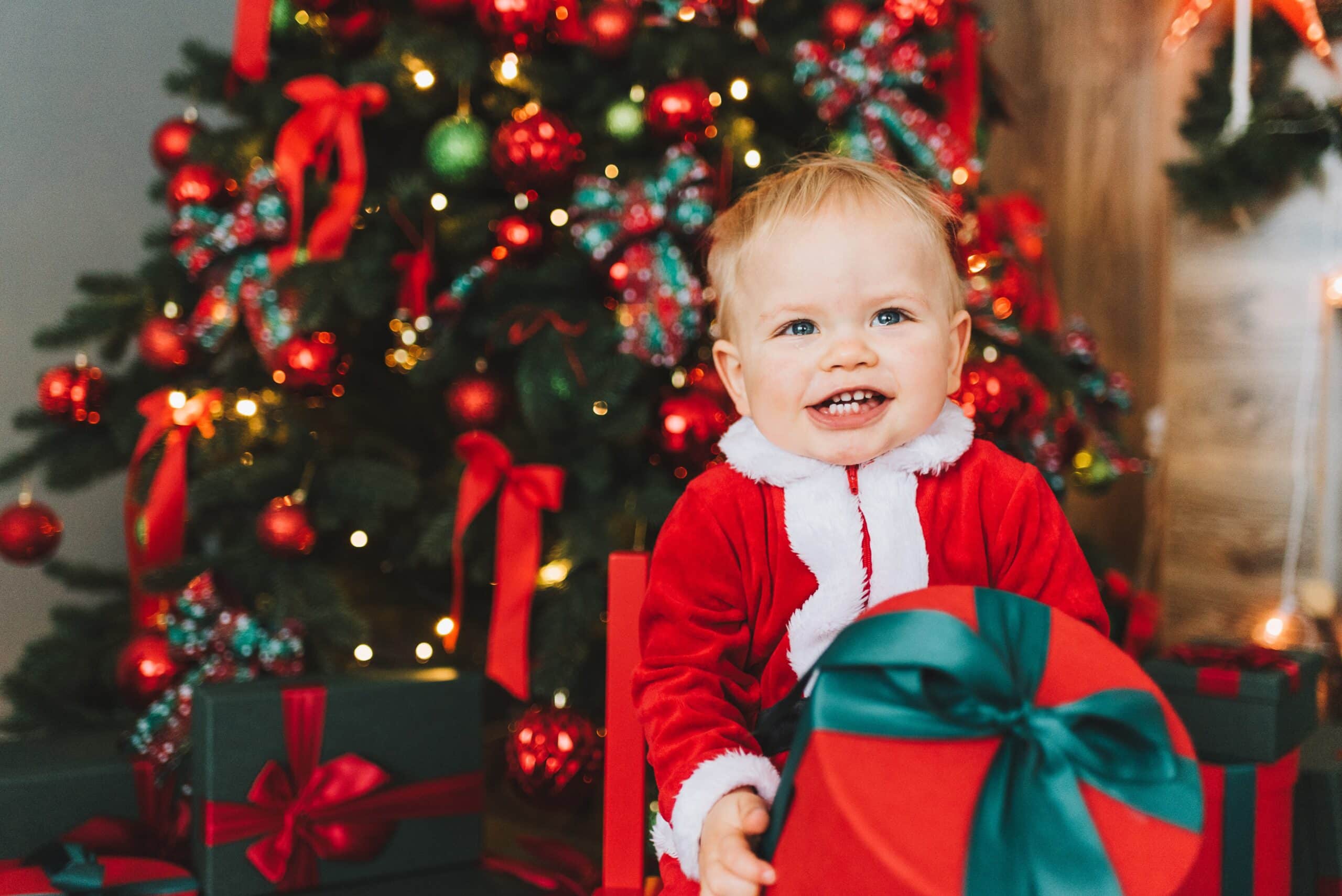 anastasiia-chepinska-LrQTzfjH_PU-unsplash Kid in front of Christmas tree